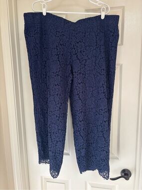 Isaac Mizrahi Navy Lace Cropped Capris